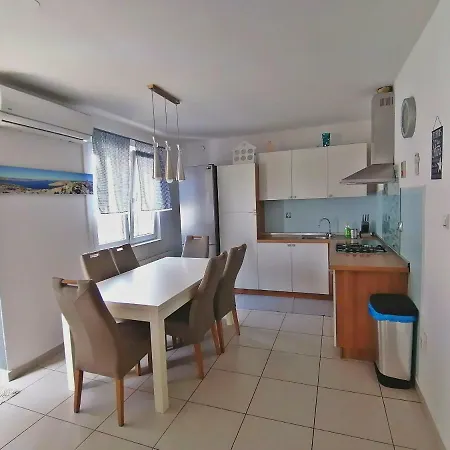 Apartment Bernarda, Jezera