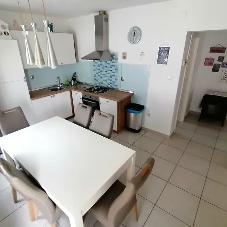 Bernarda, Apartment Jezera